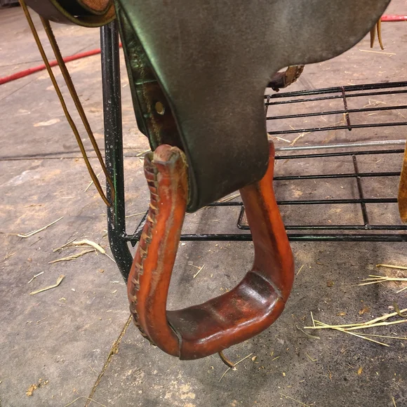 Premium Dark Brown Leather Saddle - Picture 5 of 11